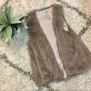 Pleione Faux four shaggy vest